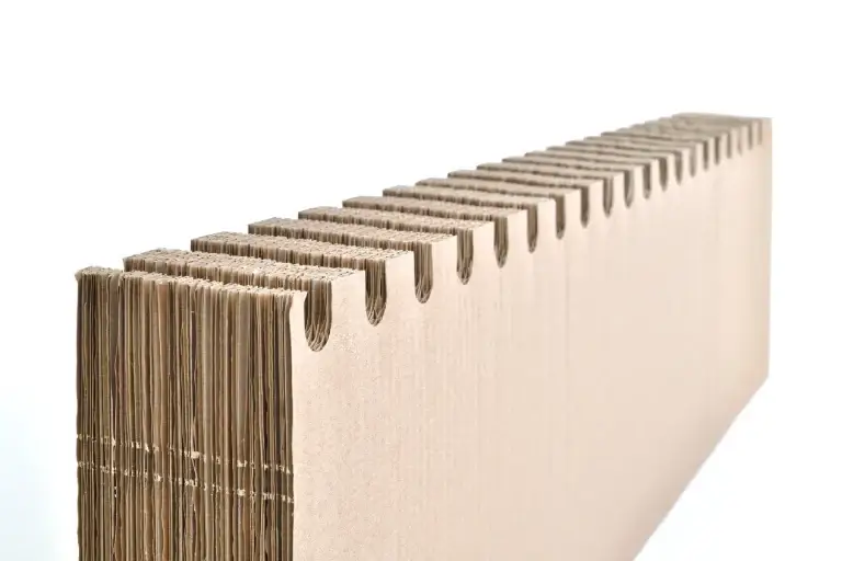 Cardboard profile, cardboard stabilising element